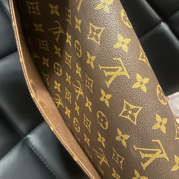 Louis Vuitton Gibeciere GM shoulder bag monogram. - Picture 7 of 9